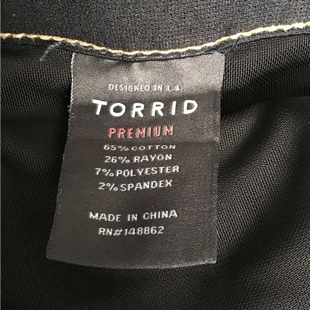 Torrid premium distressed Blue bombshell skinny jeans. Size 18R - Picture 5 of 8